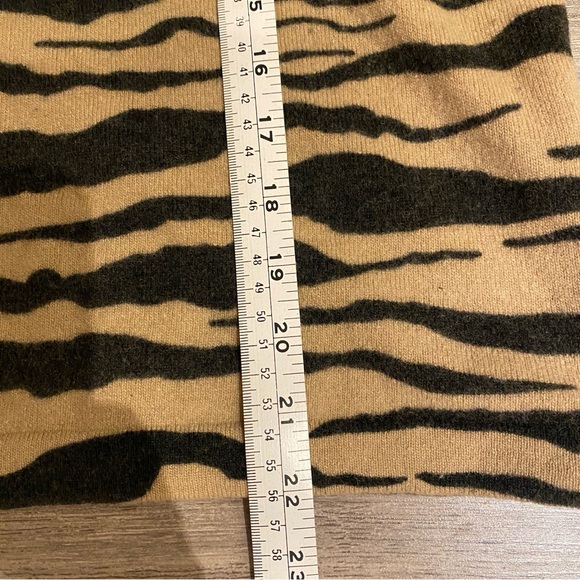 Vintage - Animal Print Wool and Angora Fall Winter Top 🐅 - Picture 7 of 7